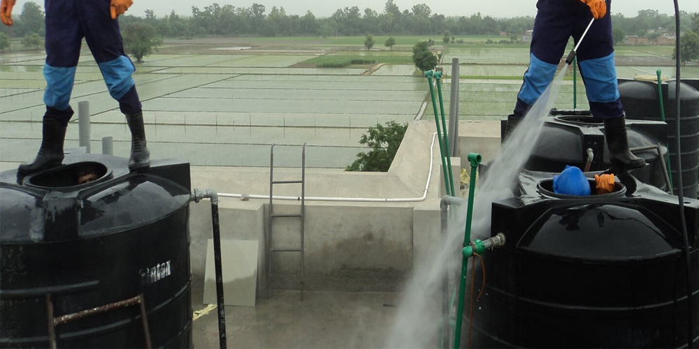 Water tank cleaning service